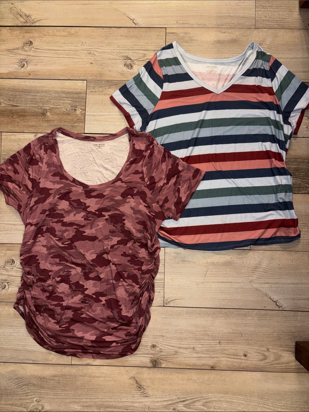 Lane Bryant Womens Size 22/24 Ruched Side Tee Burgundy Camo and Multi-Stripe EUC